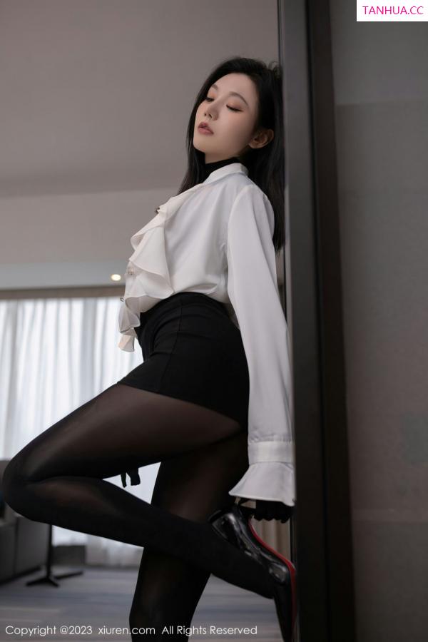 安然Maleah  [XiuRen]高清写真图 2023.01.29 No.6185 安然anran 连体衣美臀第27张图片